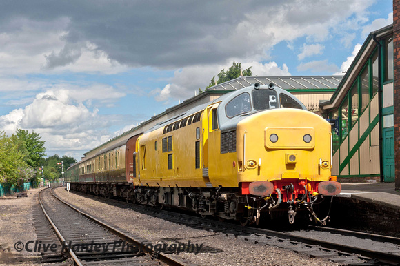 37198 is dressed in Network Rail vivid yellow livery.