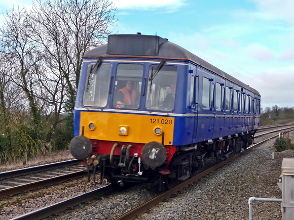 Single carriage "Bubble-Car" no 121020 hurtled through Warwick Parkway - Driver Training?