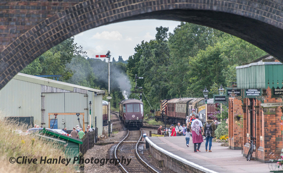 48624 departs Rothley towards Leicester with the lunchtime dining train.