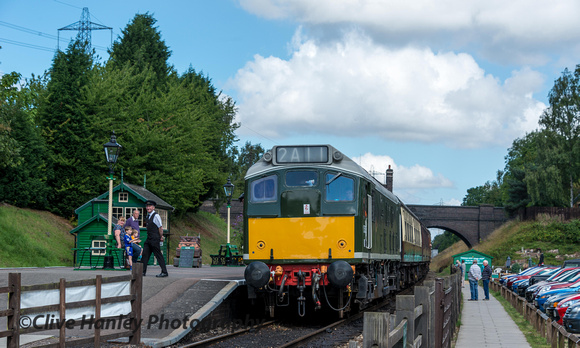 Class 25 diesel D5185 arrives at Rothley.