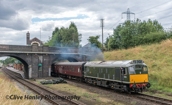 D5185 accelerates away from Rothley towards Quorn.