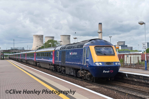 An HST arrives at Didcot Parkway from Carmarthen