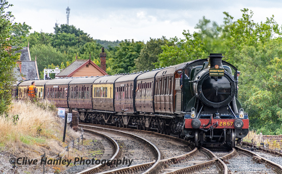 2857 cruises through Bewdley station non-stop en route to Highley.