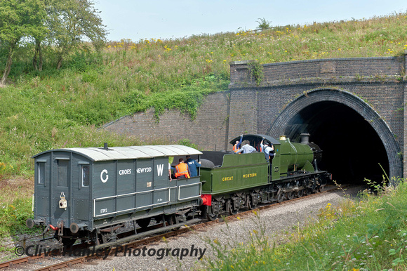 2807 enters Greet tunnel.