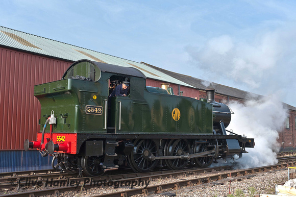 5542 moves off shed to run through Winchcombe station