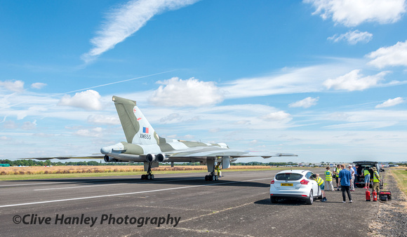 XM655 had been moved to the centre of Wellesbourne airfield and looked stunning under a sunny sky.