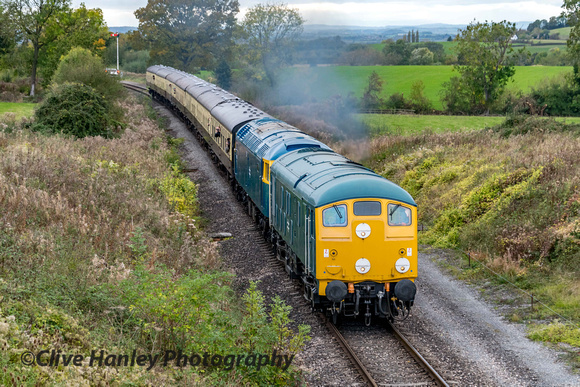 The double header of D5081 and 47105 approach Dixton bridge from Cheltenham.