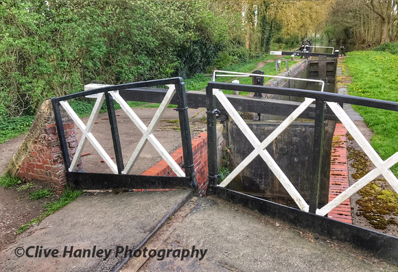 yet another split bridge. The lock is only wide anough for a narrow boat.