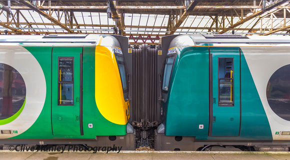 A contrast in liveries. 350164 & 350232