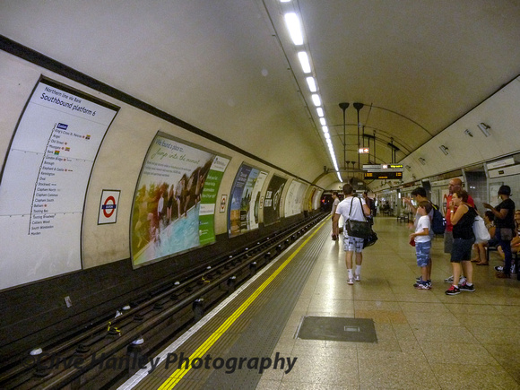 Southbound on the Moorgate loop of the Northern line.