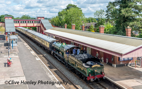 The Shakespeare Express arrives at Henley with 4965 Rood Ashton Hall at the head.