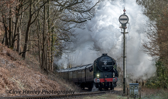 I needed to keep moving as the cold was getting to me. I reached Tenbury Wall again for 60163 Tornado
