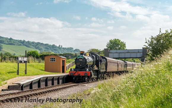 7820 Dinmore Manor heads through Hayles Abbey Halt on its final run of the day