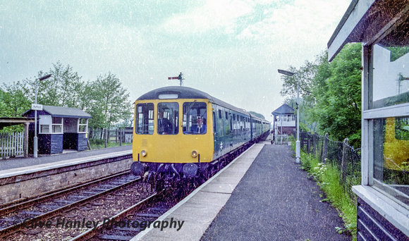 The 6 car DMU at Rufford. I won't bother trying to Photoshop this.