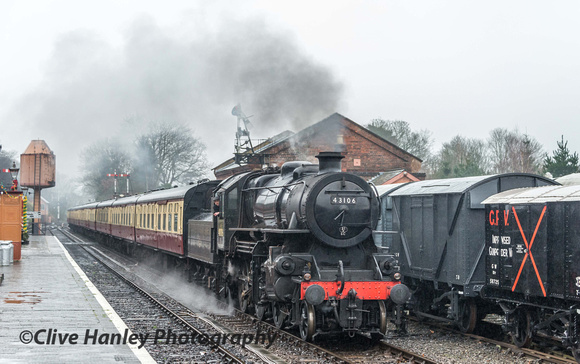 A move to Bewdley now for 43106 as the rain was heavy and the canopy provided the only shelter.