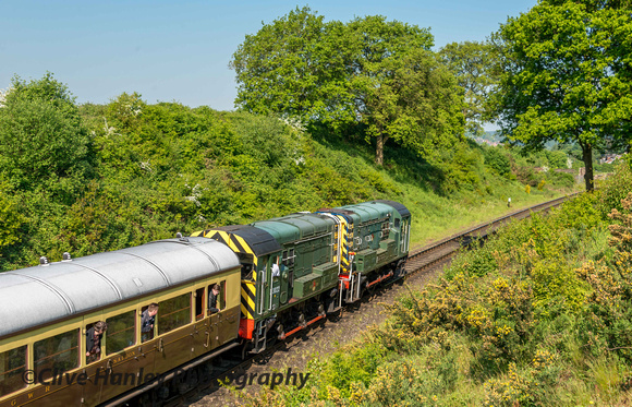 D3022 & D4100 Dick Hardy pass through the cutting with the 9.25 to Bewdley