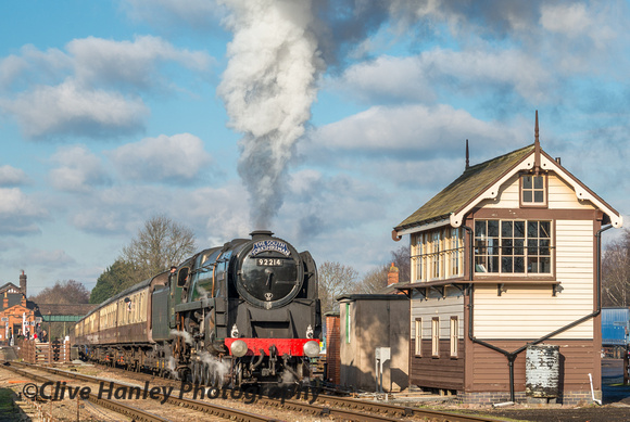 Standard 9F no 92214 passes through Quorn non stop with the 1pm dining train.
