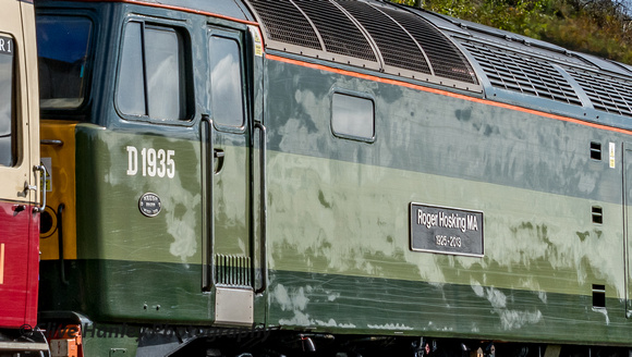 OWCH - even the Class 47 has been scratched. D1935 "Roger Hosking MA"