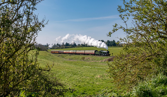 Churchward 2-8-0 Heavy Goods Loco no 2857 climbs the bank with the 9.15am from Kidderminster