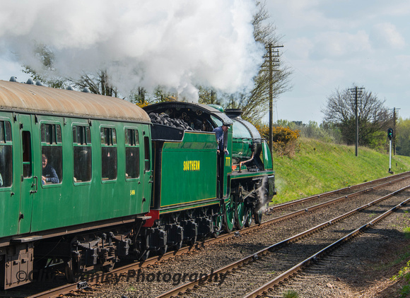 30777 Sir Lamiel looks so good in green with a Southern green liveried train.