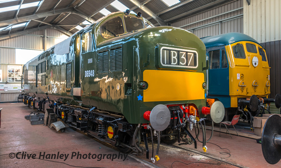 Class 37 no D6948 has received a new coat of paint. It was alongside Class 24 no 24081