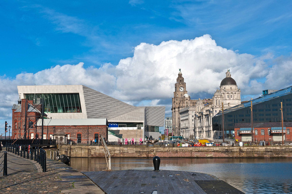 Another view across to the 3 Graces with the new Liverpool Museum on the left.