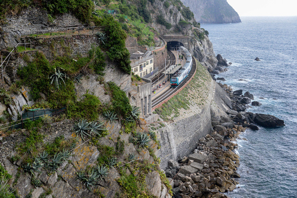 The station location at Manarola can be seen here.