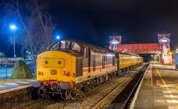 The Network Rail train was top n tailed by Class 37 diesels. This end 37254 in "InterCity" livery.