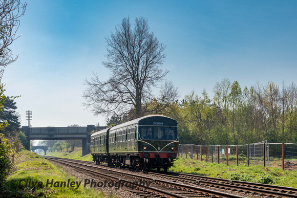 The DMU approaches Woodthorpe bridge from Rothley