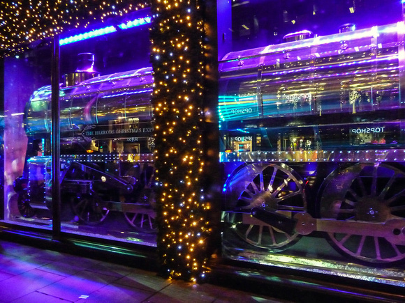 Harrods Christmas Express had turning wheels and operational con rods