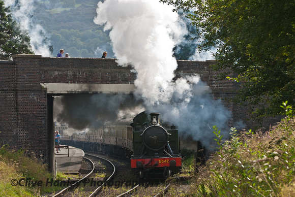 Departure of 5542 from Winchcombe.