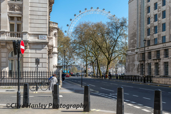The London Eye seen from Horse Guards Avenue.