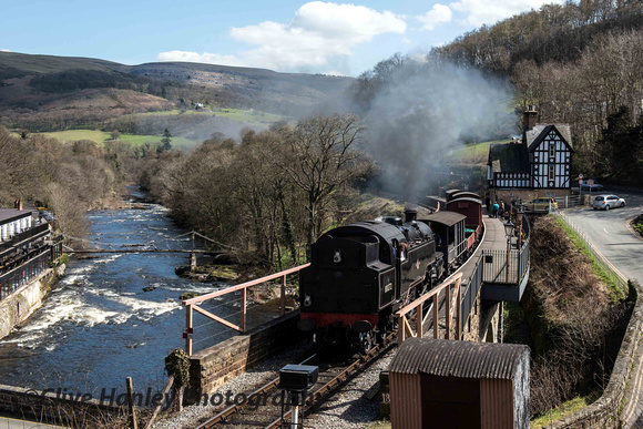 A move to the beautiful location of Berwyn now as 80072 passes through with the morning pick-up goods train.