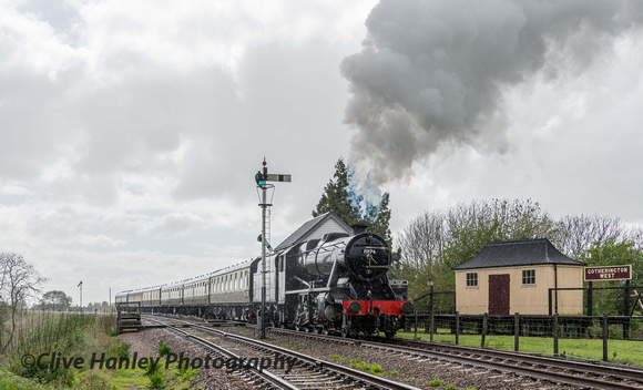 The rain was tippling it down now as the 8F moved out of the loop towards the station!
