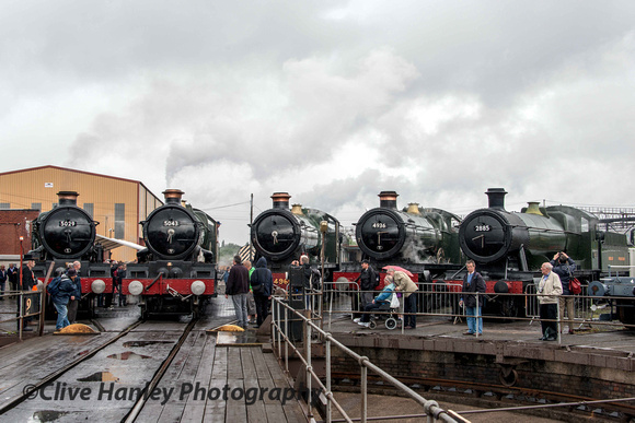 A line up of GWR locos: 2 x Castle Class, 2 x Hall Class & 2-8-0 freight loco no 2885