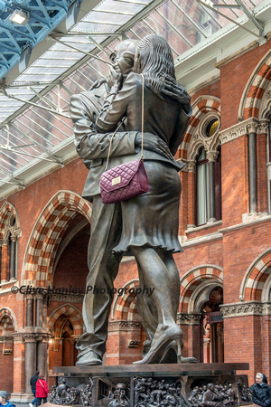 The statue has been given a handbag!