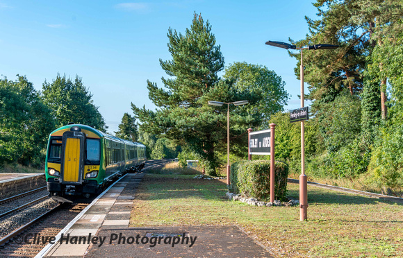 My train arrives at Henley. 2J19 - 8.26am Stratford to Stourbridge Junction