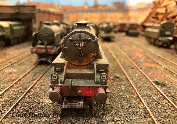Stanier black 5 no 44781 with lamps that look too big!