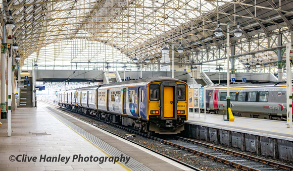 At Piccadilly unit 150224/150104 departs with the 0814 to New Mills Central.