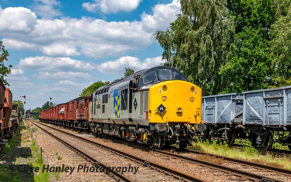 After reaching Loughborough 37714 ran around its train and returned to Quorn.