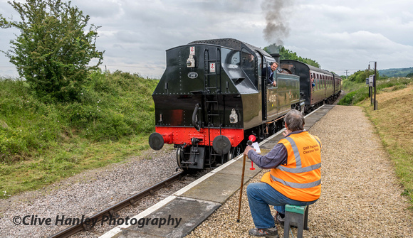 41312 arrives at Hayles Abbey