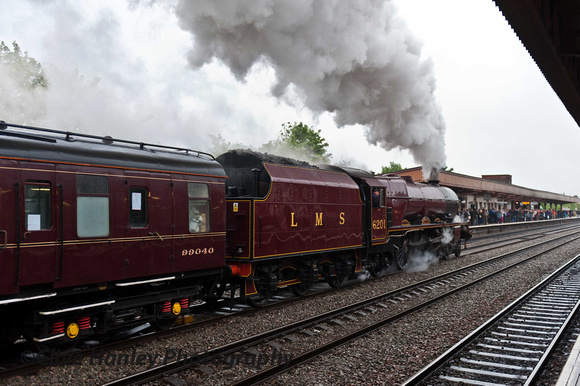 6201 heads away for its date with destiny. To start the Thames River Pageant.
