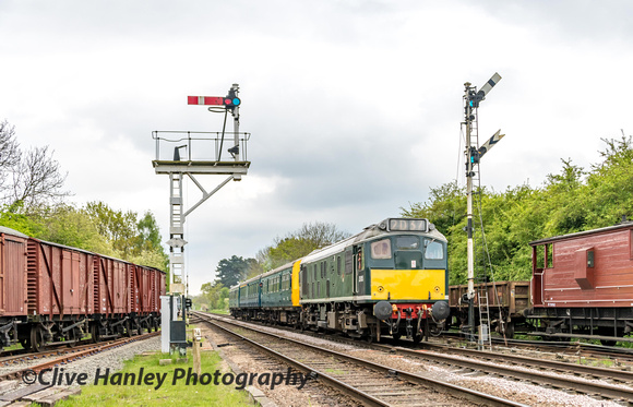 D5185 returns from Rothley with the 17.00
