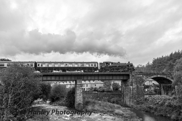 80080 heads north over the Irwell viaduct at Summerseat. Converted to B&W due to blue BR carriage livery.