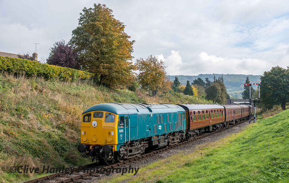 I legged it along the embankment after arrival at Winchcombe and captured this departure shot.