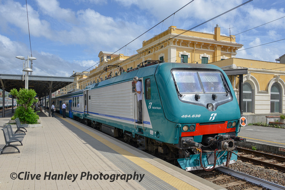 A train to Genoa stands at Sestri Levante hauled by loco 464-638