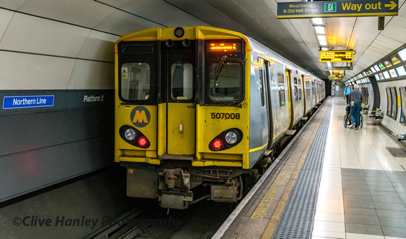 507008 at Moorfields station