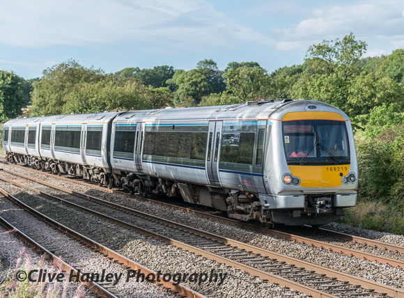 168219 forms the 15.52 Snow Hill to Bicester North service