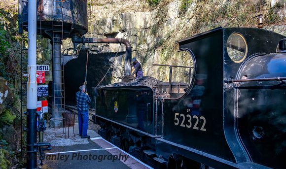 52322 taking water at Haverthwaite
