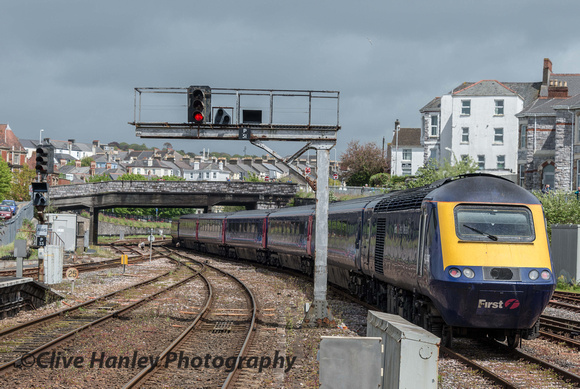 An HST departs to wards the east from Plymouth.